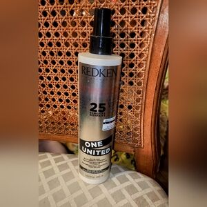 Redken 25 Benefits One United All In One Conditioner Treatment 13.5 oz Spray